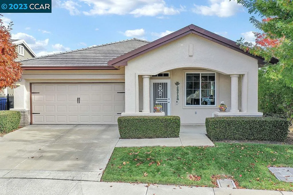 1485 Bismarck Ln photo 1