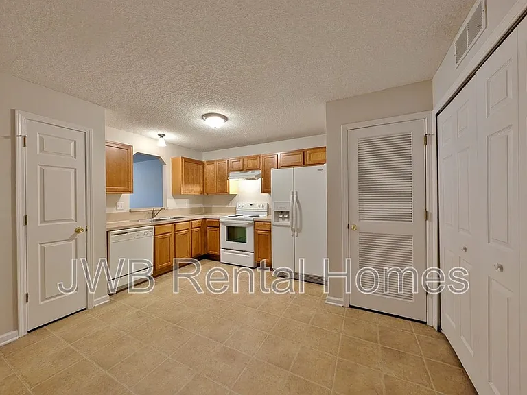 8402 McGirts Village Ln #7E — Photo 2