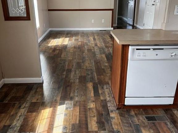 5th image of 2 New Bridge Rd Trailer D10