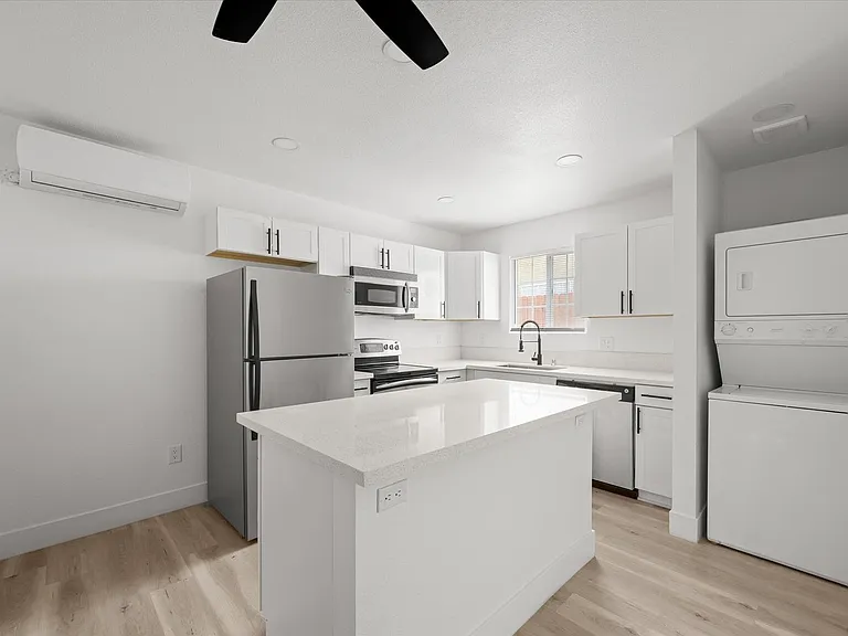 623 N 10th St — Photo 15