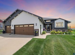 6717 E Dugout Ln, Sioux Falls, SD 57110