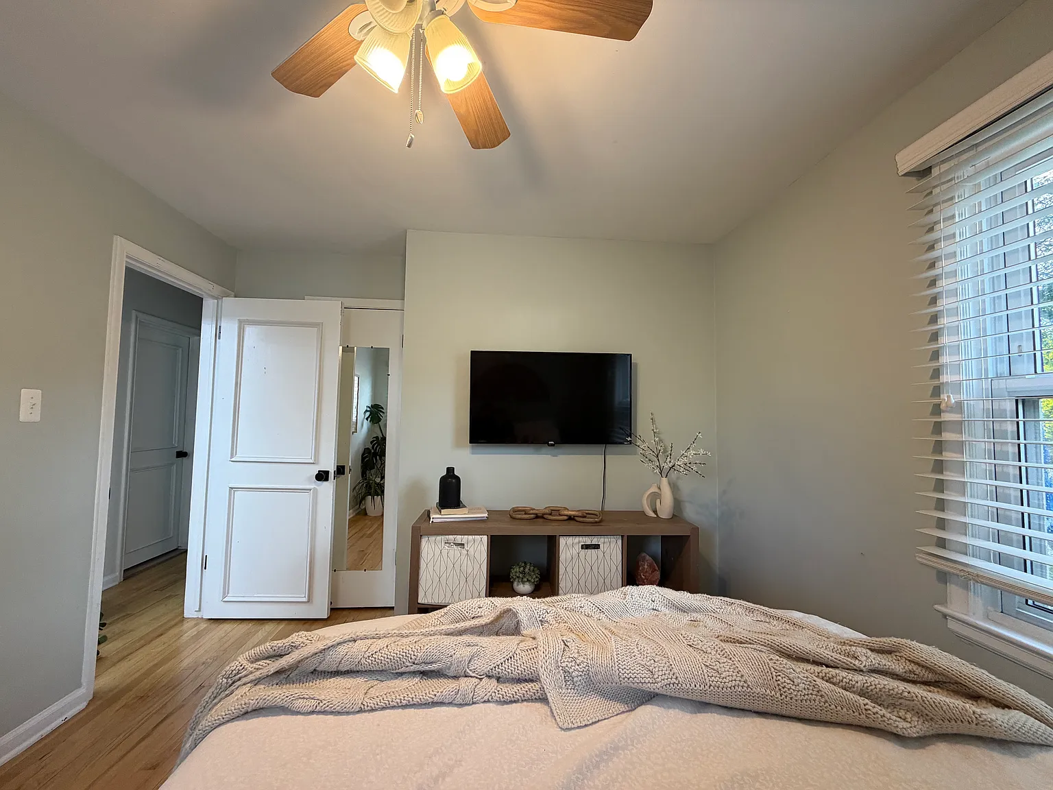 3 bed, 980 sqft, $2,200 — Photo 4