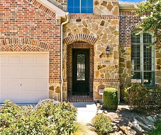 2nd image of 1004 Moss Cliff Cir