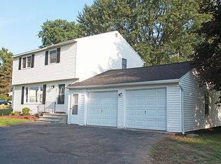 426 Manor Dr, East Syracuse, NY 13057