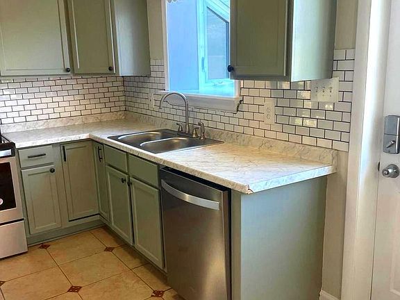 5th image of 868 Jefferson Ave
