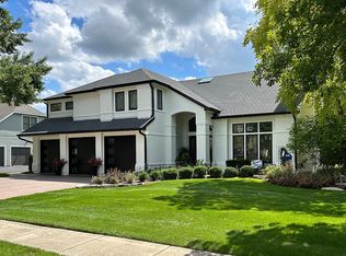 1050 Saint Andrews Cir, Geneva, IL 60134