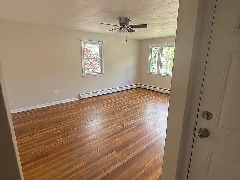 160 Hull St — Photo 6