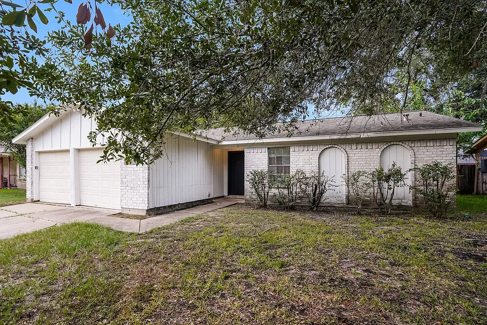 3 bed, 2.0 bath, 1282 sqft, $2,165 — Photo 3