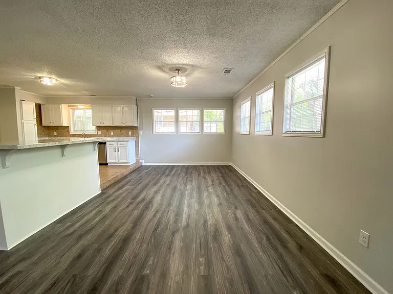4152 Rhodes Ave — Photo 7