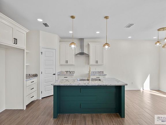 5th image of 18012 Spruce Dr