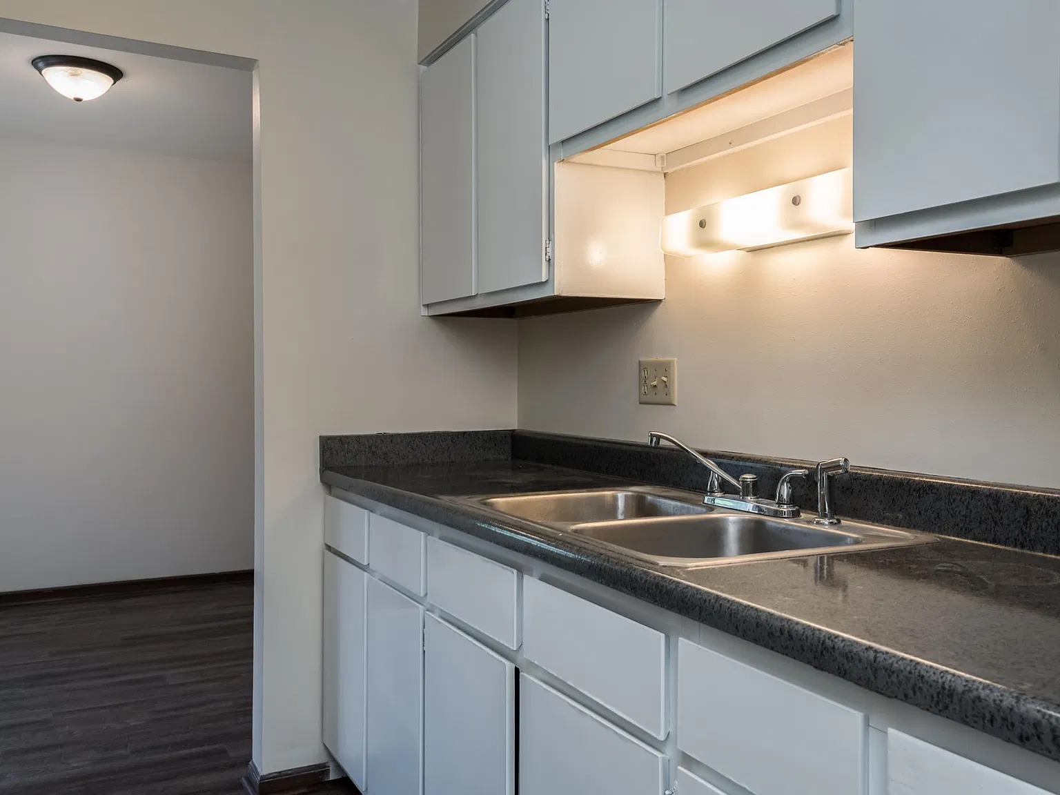 1 bed, 650 sqft, $900 — Photo 2