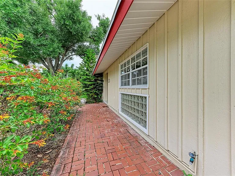 1827 Alta Vista St — Photo 5