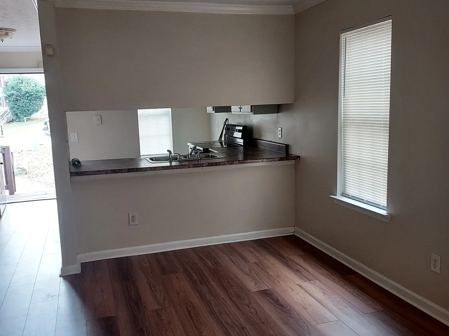 3 bed, 1400 sqft, $1,800 — Photo 3
