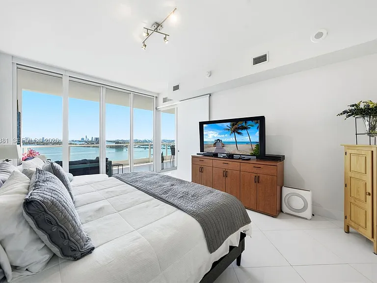 2020 N Bayshore Dr #1908 — Photo 12
