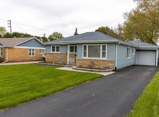 172 N Shaddle Ave, Mundelein, IL 60060