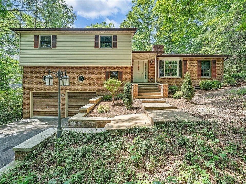 1st image of 902 White Oak Dr