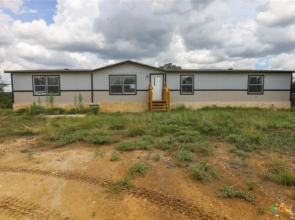 122 Peninsula Cir, Bandera, TX 78003
