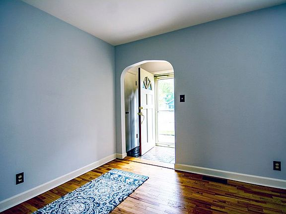 2nd image of 135 Kenyon Ave