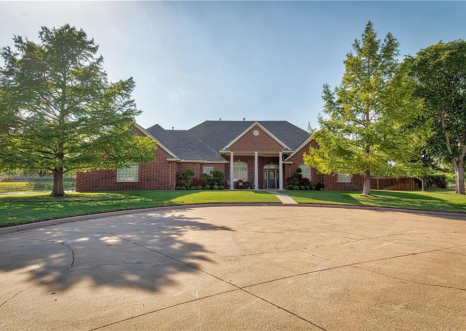 1st image of 307 Ruby Dr