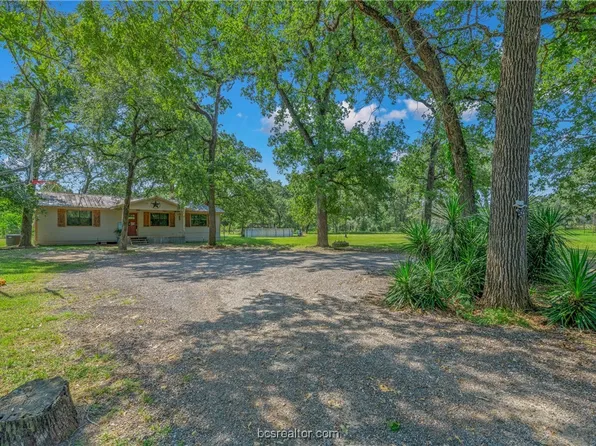 1000 Scroggins Ln, Waller, TX 77484