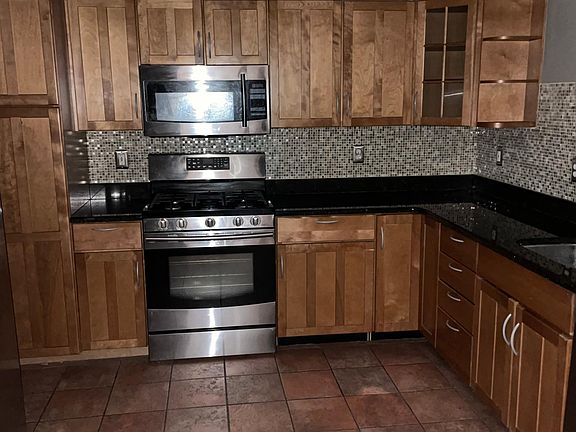 4th image of 202-813 817th St #202
