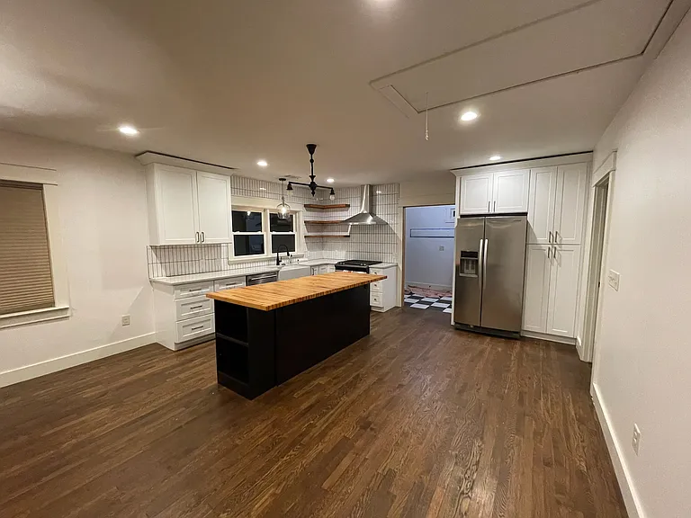 1350 McPherson Ave SE — Photo 6