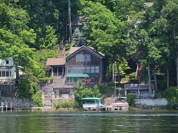 Welcome to this Historic Cottage on Lake Tippecanoe