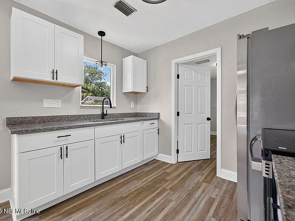 4th image of 1172 WOODRUFF Avenue