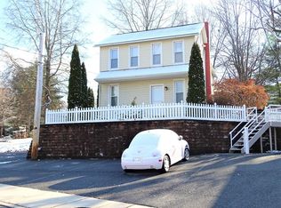 23 3rd St #A, Akron, PA 17501