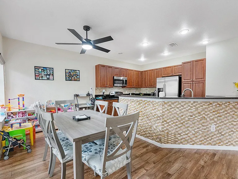 4755 Cypress St #4755 — Photo 9