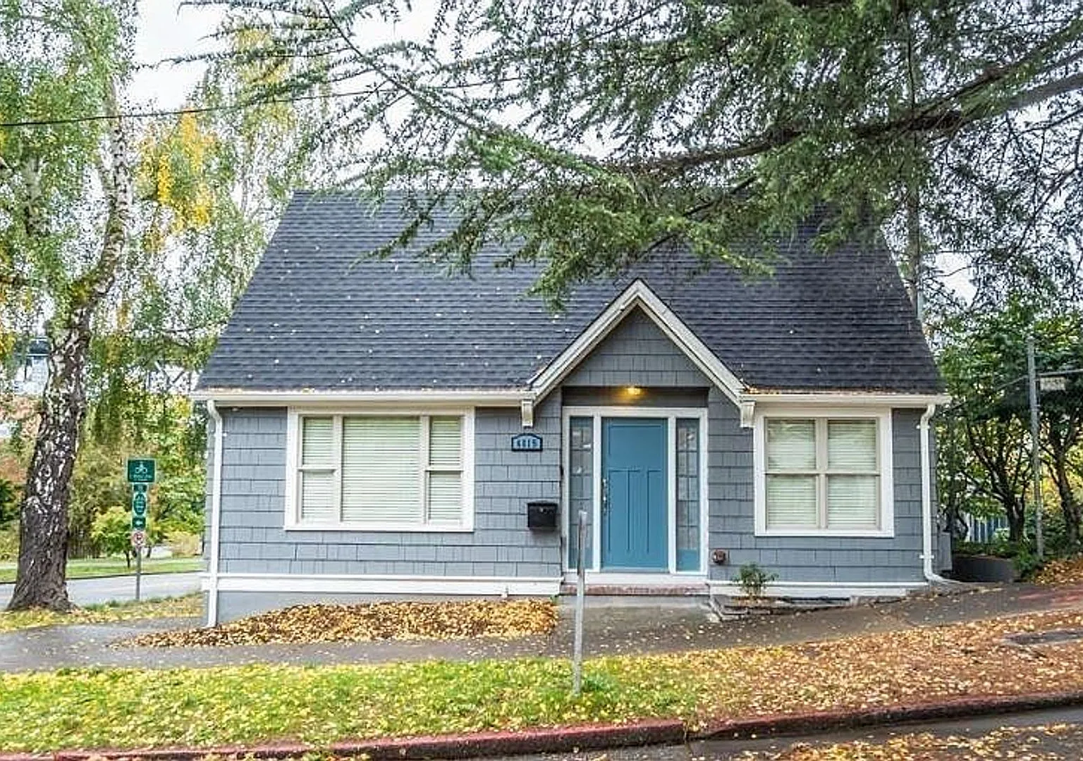 U District - Beautiful 2 Bed / 2 Bath Townhouse — Photo 1