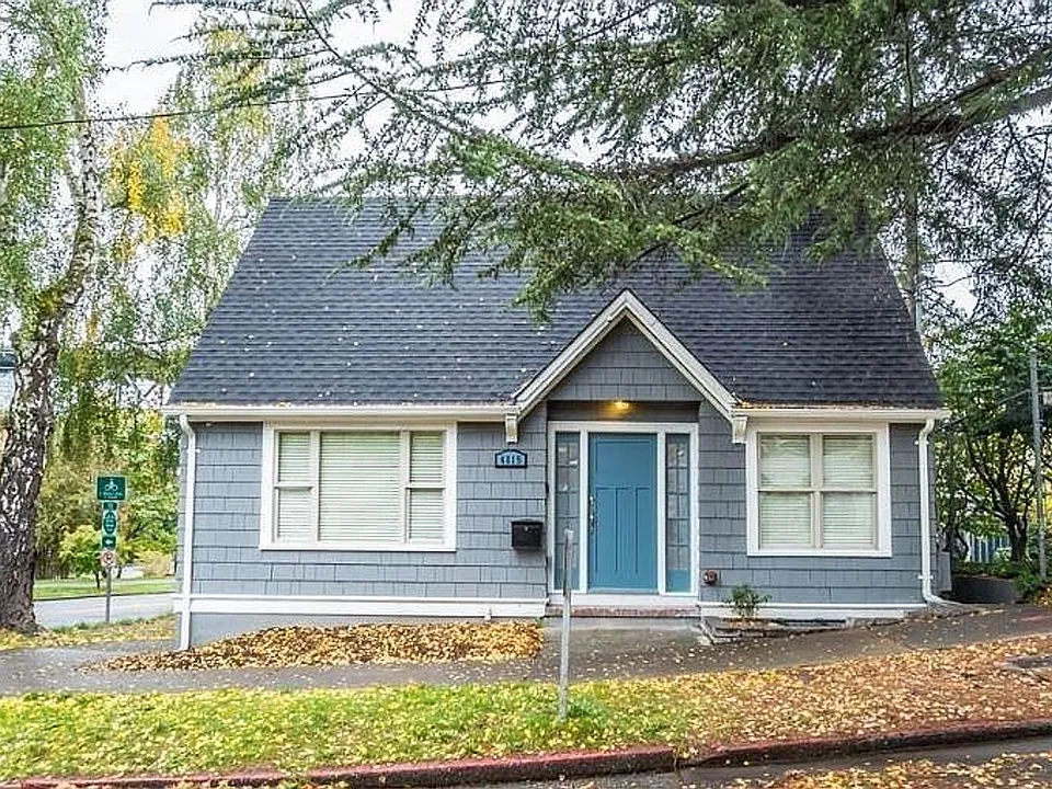 4015 8th Ave NE