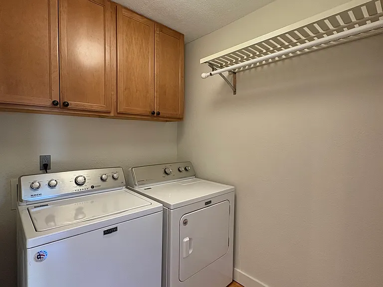 545 NE Irving Ave — Photo 10