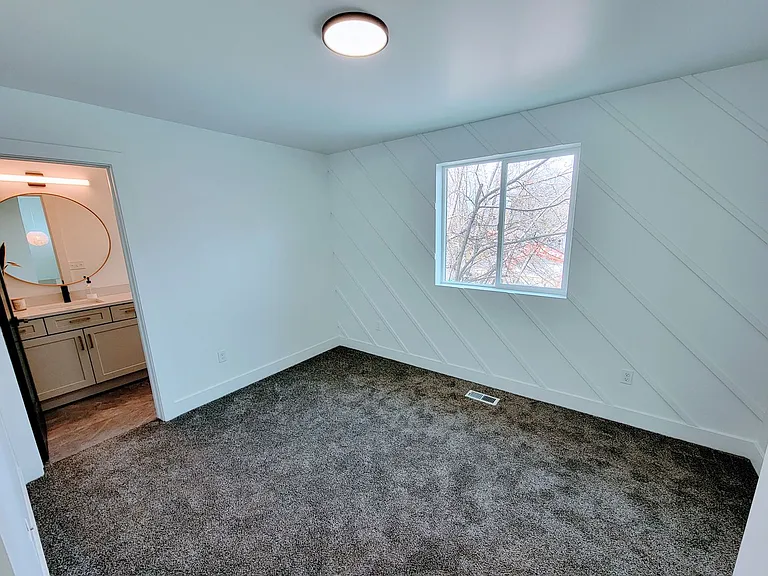 2251 E Lincoln Ln — Photo 32