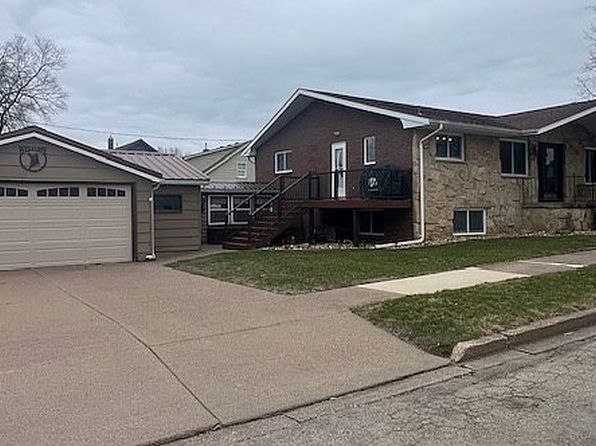 103 Lessing St, Guttenberg, IA 52052