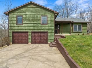 229 Mooreland Rd, Belpre, OH 45714
