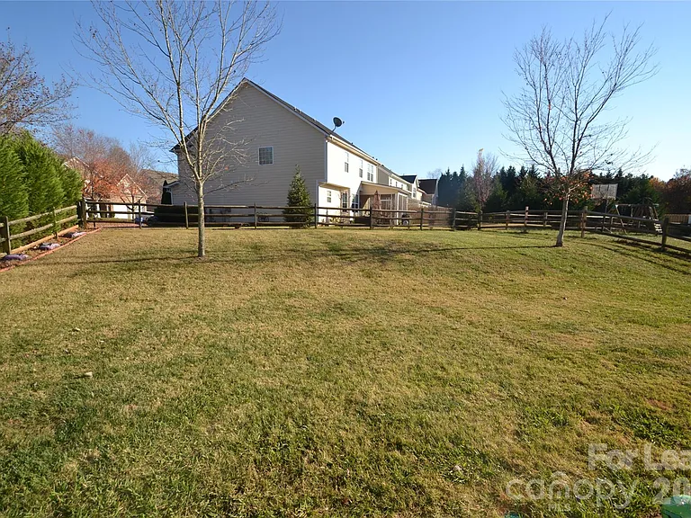 221 Montibello Dr — Photo 27