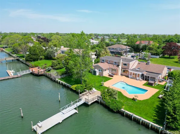 996 Wateredge Place, Hewlett Harbor, NY 11557