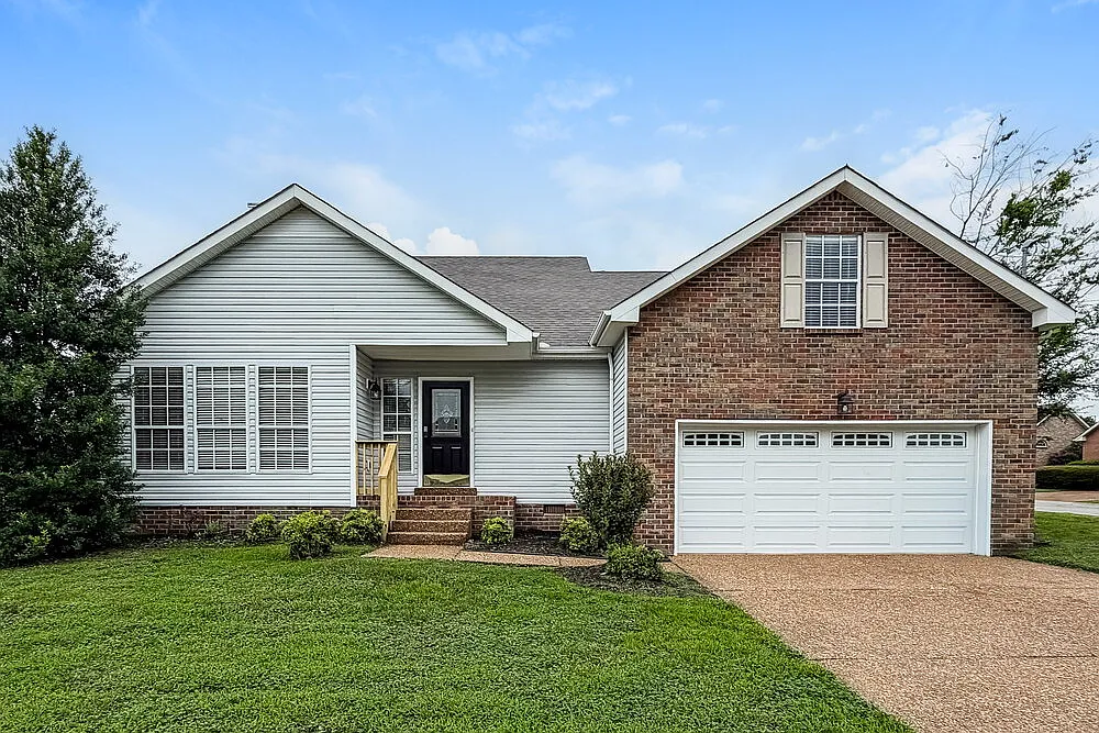 4 bed, 2.5 bath, 2170 sqft, $2,500 — Photo 1