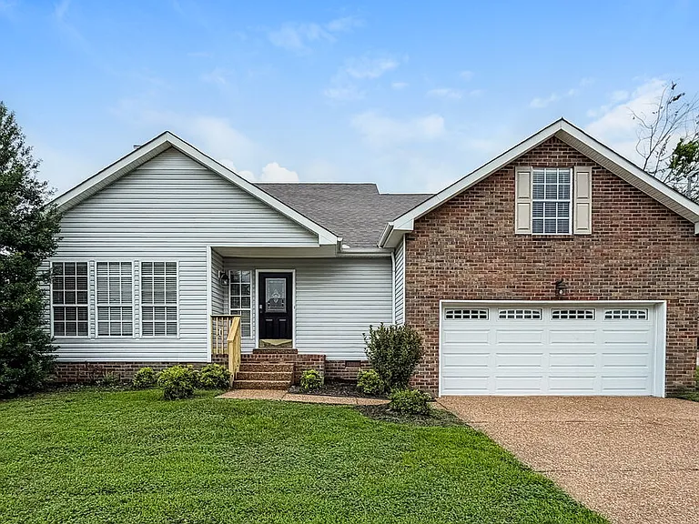142 S Birchwood Dr — Photo 1