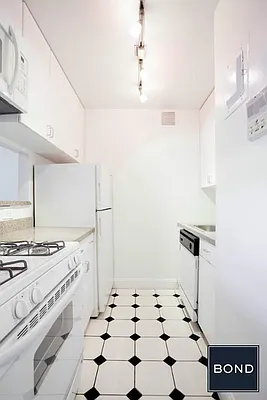Rented by Bond New York | media 5
