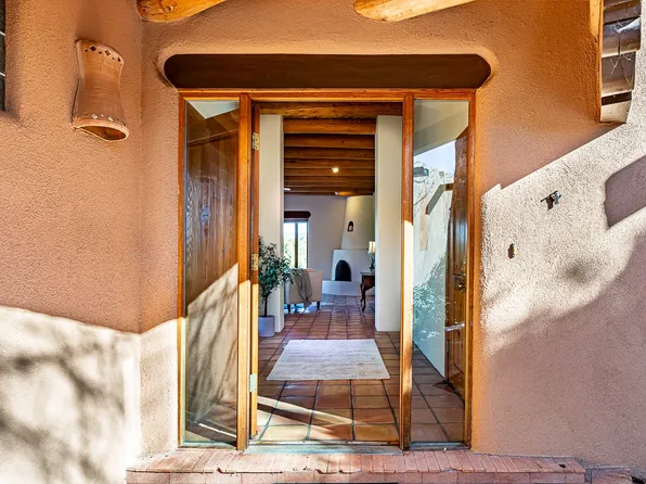 15 Columbine Ln, Santa Fe, NM 87506