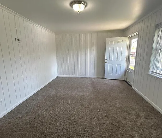 72 Harvey Pl — Photo 5