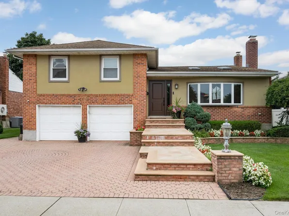 1118 Howard Drive, Westbury, NY 11590