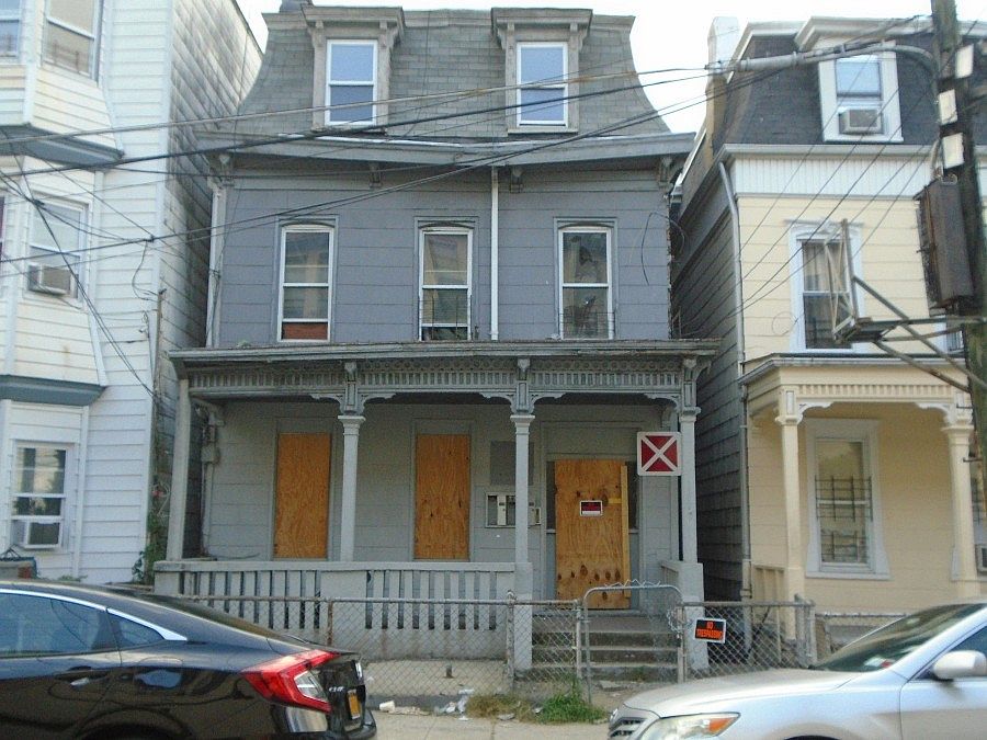 1st image of 119 Linden St