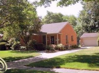 16155 Beverly Rd, Beverly Hills, MI 48025