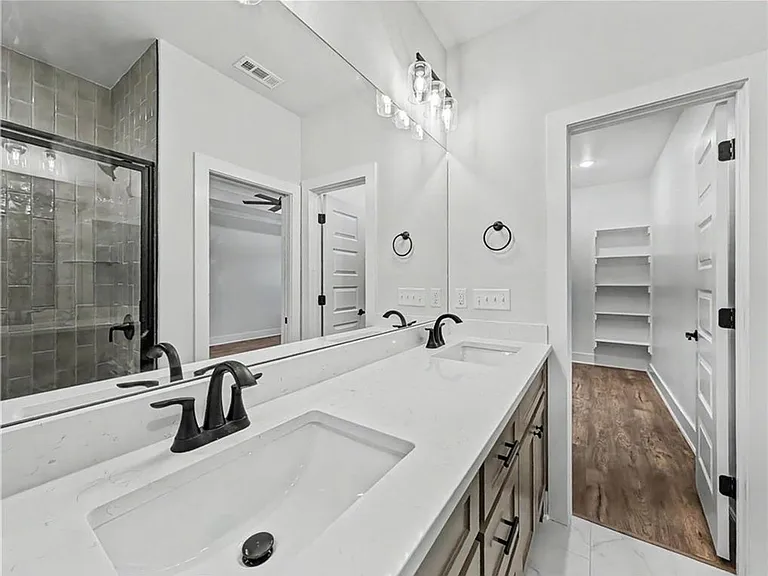 24 Cromarty Dr — Photo 13