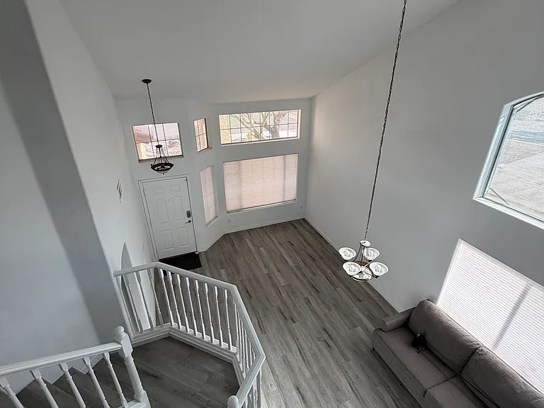 1124 W Laurel Ave — Photo 5