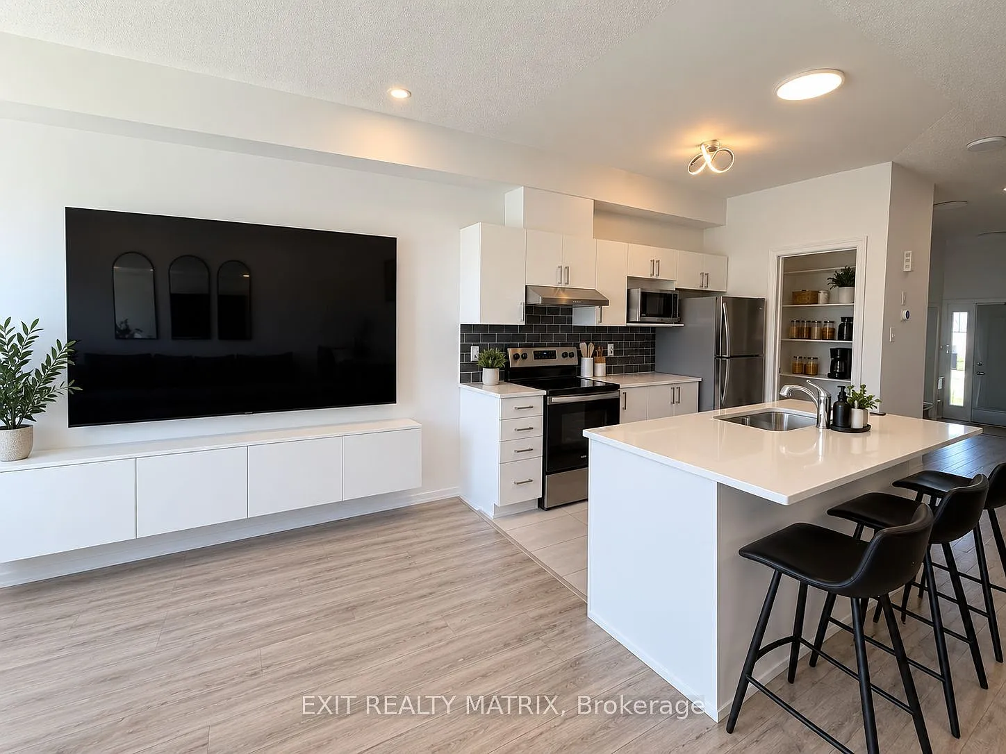 3 bed, $2,600 — Photo 3
