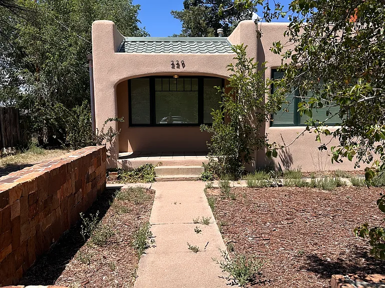 229 E Coronado Rd — Photo 2